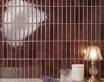 Piastrelle adesive in vinile impermeabile effetto 3D color rosso bordeaux per rivestimento paraschizzi.