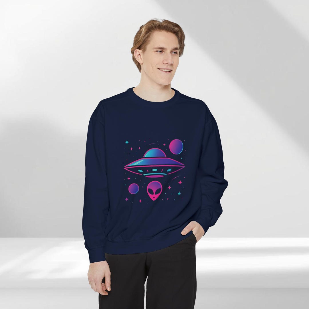 Retro Synthwave Alien UFO Sweatshirt, 90s Vaporwave Space Crewneck ...