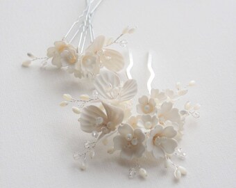 Bridal hair pin set, floral hair set, wedding hair set, floral hair comb, pearl hair comb, floral hair pins. One of a kind