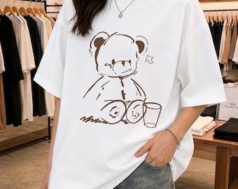 Camiseta con estampado de oso de peluche extragrande: Camiseta de verano con estampado minimalista de dibujos animados.