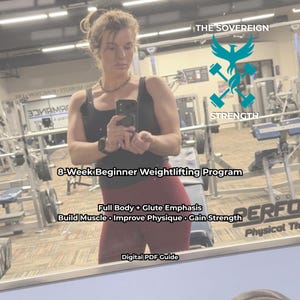 Può includere: Una guida PDF digitale intitolata 8-Week Beginner Weightlifting Program, Full Body + Glute Emphasis, Build Muscle, Improve Physique, Gain Strength. La grafica presenta un logo fenice verde acqua sopra il testo THE SOVEREIGN STRENGTH.