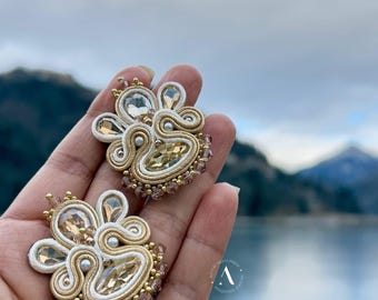 Aretes de soutache dorado, Pendientes de soutache hechos a mano, joyería artesanal, joyería de moda bordada, regalo para ella.