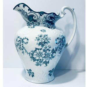 Jarra antigua de loza con estampado floral color verde azulado – Lavabo de cerámica colonial F. Winkle
