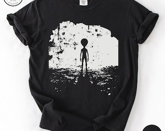 T-shirt grafica vintage anni '90 con alieni e UFO, maglietta retrò lavata con tema fantascienza e rapimento alieno, maglietta con grafica extraterrestre e spaziale, regalo cosmico unisex