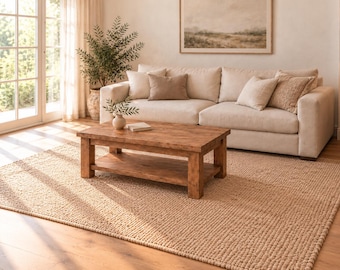 Mesa de centro em madeira com acabamento rústico, estilo vintage, com prateleira inferior. Mesa de centro rústica para sala de estar estilo fazenda.