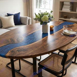 Mesa de resina azul y madera / Mesa ovalada de nogal con resina epoxi y diseño personalizado