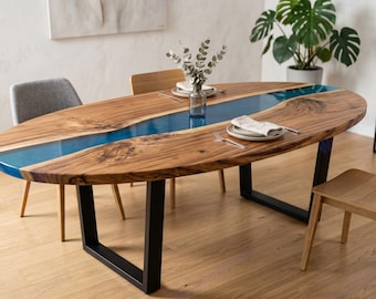 Mesa de conferencias de madera de nogal / Mesa de comedor River con borde natural / Hecha a medida