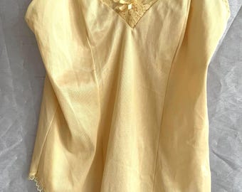 Vintage cream lace camisole — Vogue Bra Made in Canada — romantic retro 70s lingerie