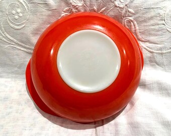 Vintage Pyrex USA pomarańczowy opalowy talerz — Duża retro miska do sałatki z lat 70. — Jasnopomarańczowy szklany dzbanek do mleka