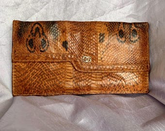 Rare vintage pouch in genuine caramel ocellated python — natural “feline eye” patterns — exotic luxury retro wallet from the 70s.
