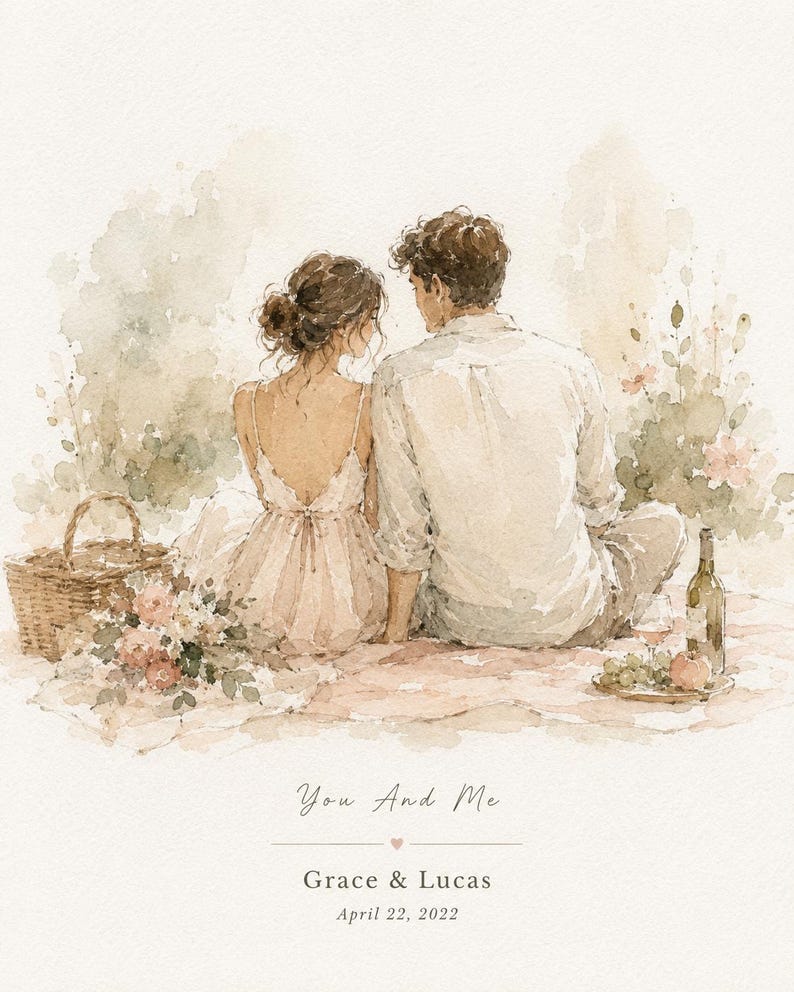 K&ouml;nnte beinhalten: Aquarelldruck eines Paares bei einem Picknick, mit Korb und Blumen. Der Text "You And Me" steht &uuml;ber den Namen "Grace & Lucas" und dem Datum "April 22, 2022". Das Kunstwerk hat weiche, ged&auml;mpfte Farben.