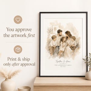 K&ouml;nnte beinhalten: Ein gerahmtes Aquarell-Familienportr&auml;t in einem schwarzen Rahmen. Das Kunstwerk zeigt eine f&uuml;nfk&ouml;pfige Familie in neutralen T&ouml;nen, mit dem Text "Together Is Home" und dem Familiennamen. Das Kunstwerk wird auf einer Holzoberfl&auml;che ausgestellt.