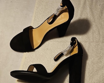 J. Adams Sandalias negras de ante con tiras, tacón de bloque, correa al tobillo, puntera abierta y hebilla, talla 8.5