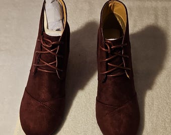 J. Adams Shoes Roxy Donker bordeauxrode suède enkellaarsjes vetersluiting ronde neus dames 9,95