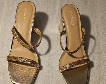 Sandalias sin cordones de tacón cuadrado con tiras y purpurina dorada de J. Adams, talla 9