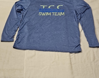 Camiseta ligera de manga larga azul para hombre Sport-Tek TCC Swim Team, talla L