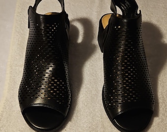 J. Adams Czarne syntetyczne sandały z wycięciem na obcasie typu slingback, zapinane na zamek, damskie, rozmiar 10