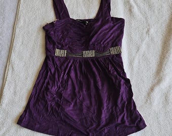 Top Jhon, top tipo túnica sin mangas de punto morado con cuello en V y cuentas, talla M para mujer.
