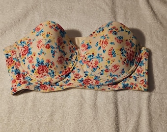 Sujetador push-up sin tirantes Youmita 36B con estampado floral, relleno, forrado y cobertura total.