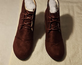 Bottines à lacets en daim bordeaux foncé - Chaussures à bout rond pour femme