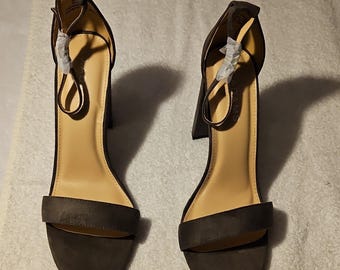 J. Adams Grey Suede Strappy Block Heel Ankle Strap Open Toe Buckle Size 11