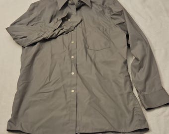 Van Heusen Men's Easy Care Gray Dress Shirt 15 Medium 32/33 Long Sleeve