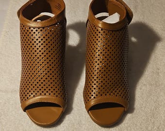 J. Adams Tan PU Perforated Slingback Block Heel Straps Sandals Women's Size 6