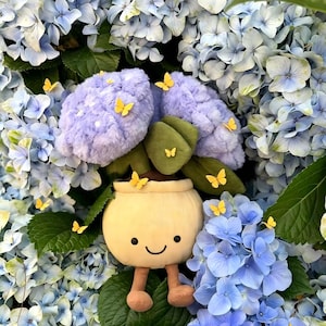 Jellycat Amuseable Hydrangea Potted Plant,An amazing birthday gift,Cute Purple Hydrangea Plush, Soft Flower Pot Toy, Desk Decor & Gift