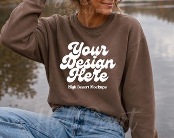 Comfort Colors 1566 Espresso Sweatshirt-Mockup, CC1566 Crewneck-Mockup, See-Mockup, Hütten-Mockup, Herbst-Lifestyle-POD-Mockup