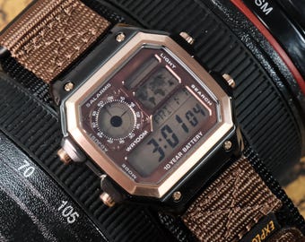Custom Royale mod "Mysterious Trace" modifizierte Uhr, Basis auf Casio AE1200,316L Edelstahlgehäuse, digitale Weltzeit