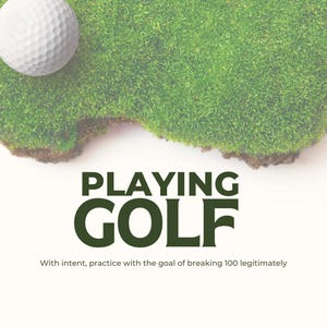 Puede incluir: Una pelota de golf descansa sobre un trozo de césped verde texturizado. Las palabras "PLAYING GOLF" se muestran en una fuente verde oscuro. Debajo, el texto dice: "Con intención, practica con el objetivo de romper 100 legítimamente."