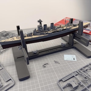 Pro Adjustable Model Ship Jig with Padded Jaws, Customizable Colors for Marine Modelling