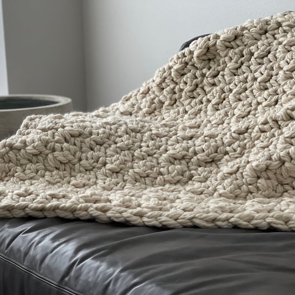 Jumbo Blanket - EASY CROCHET PATTERN [Bear Hug Jumbo Blanket]