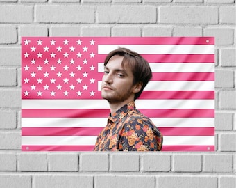 Tapiz de pared con la bandera de Richard Harmon de EE. UU., decoración para la habitación del actor, arte de pared para dormitorio de serie de televisión, decoración estética para dormitorio universitario.