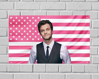 Tapiz de pared con la bandera de Jack Quaid de EE. UU., decoración para la habitación del actor, arte de pared para dormitorio de TV, decoración estética para dormitorio universitario