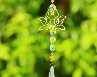 Golden Lotus Suncatcher – Crystal Water Drop Garden Hanging Ornament, Colorful Sunlight Reflection, Home & Garden Decor Gift