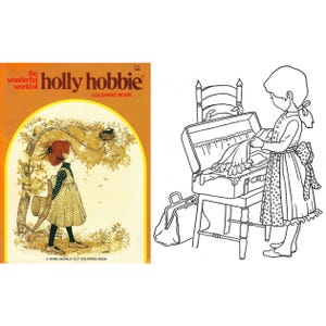 Puede incluir: Un libro para colorear vintage titulado "The Wonderful World of Holly Hobbie" con una ni&ntilde;a con un vestido amarillo en la portada. La imagen tambi&eacute;n presenta una ilustraci&oacute;n en blanco y negro de una ni&ntilde;a empacando una maleta.