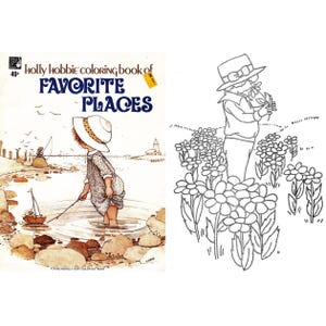 Puede incluir: Un libro para colorear vintage de Holly Hobbie titulado "Favorite Places". La portada presenta a una ni&ntilde;a con un gorro y un vestido, pescando en una masa de agua poco profunda. El libro tambi&eacute;n incluye una ilustraci&oacute;n en blanco y negro de una ni&ntilde;a en un campo de flores.