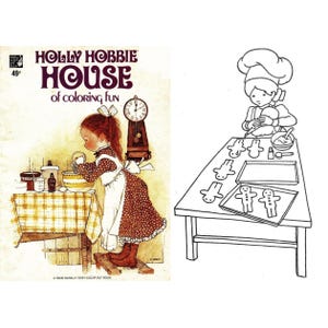 Puede incluir: Una imagen de un libro para colorear vintage de Holly Hobbie y una ilustraci&oacute;n en blanco y negro. La portada del libro muestra a una ni&ntilde;a con un vestido de lunares marrones, mezclando ingredientes. La ilustraci&oacute;n muestra a un chef decorando hombres de jengibre.