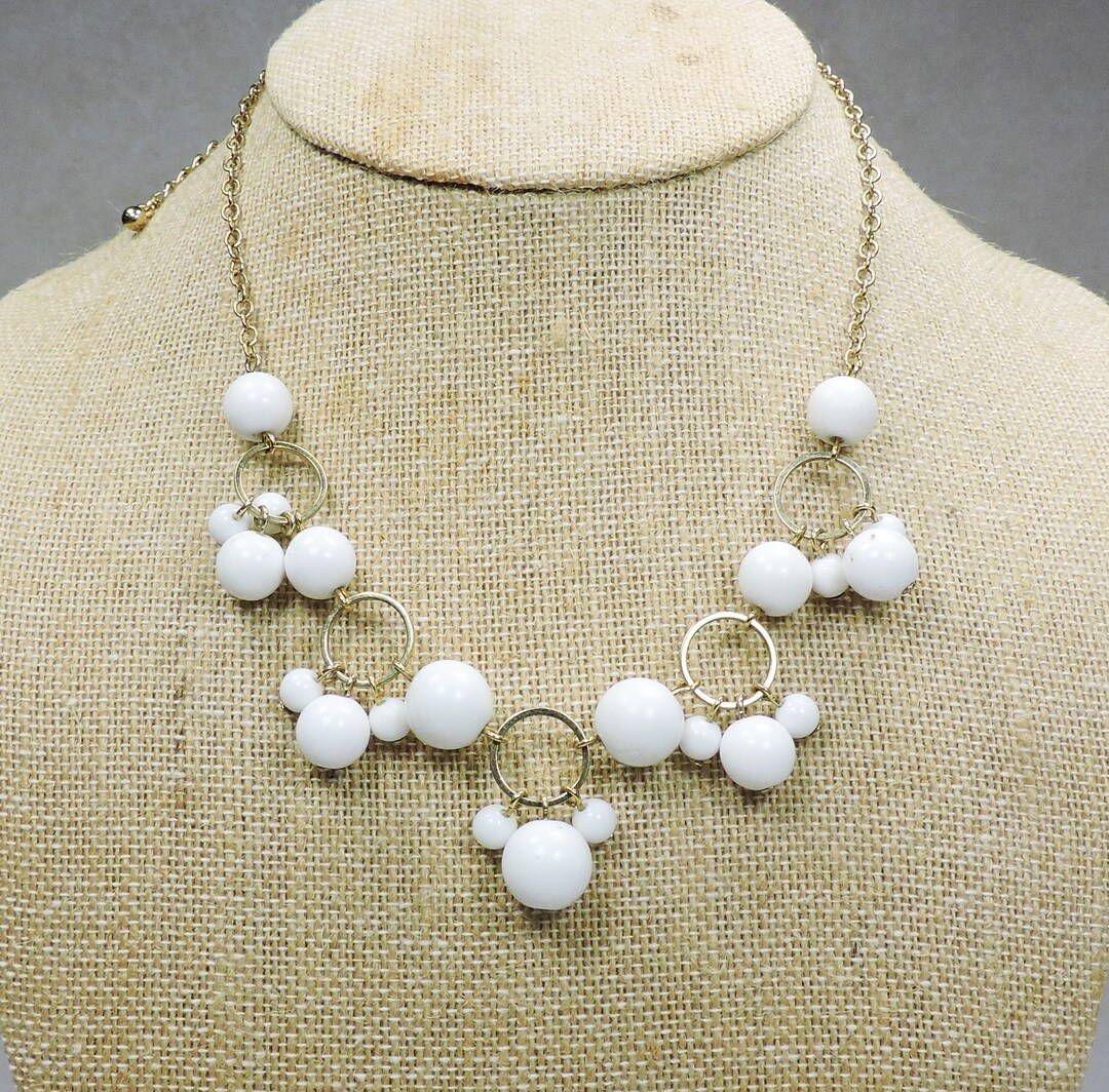 Collier Vintage En Perles Vertes Et Blanches à Pompons - Occasion En Bon état