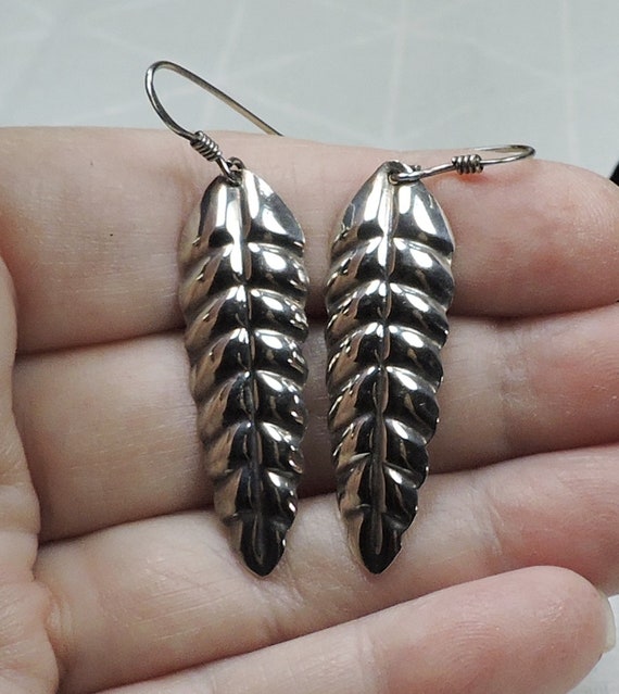 Vintage Sterling Silver Feather or Leaf Earrings - image 3