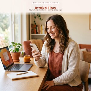 Op de afbeelding: Een digitale download-sjabloon getiteld Intake Flow met de ondertitel Your whole client onboarding, one page. Het document wordt weergegeven op een smartphone-scherm en heeft een overzichtelijke lay-out voor klant-onboarding.