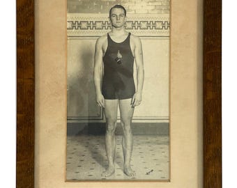 1924 Clarence A. Ross AAU National Champion Schwimmer Foto - Original gerahmt / Vintage Athletisches Porträt (Eichenrahmen)