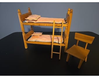 Literas de madera Strombecker de los años 50 con escalera o camas individuales y silla para muñecas de 8 pulgadas.