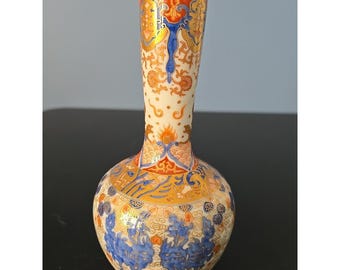 Jarrón antiguo de porcelana estilo Imari japonés pintado a mano con diseño floral de dragón.