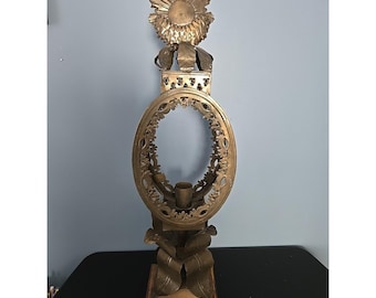 Farol barroco mexicano de hojalata con pedestal ornamentado hecho a mano y diseño de girasol.