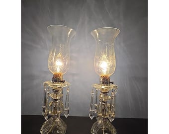 Paar geätzte Glas Boudoir Mantle Crystal Prisms Hurricane Tischlampen