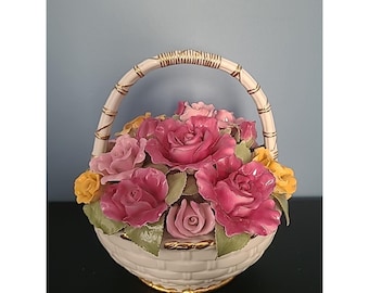 Cesta de flores Royal Albert Old Country Roses "Para Elisa" de 21,5 cm de alto.