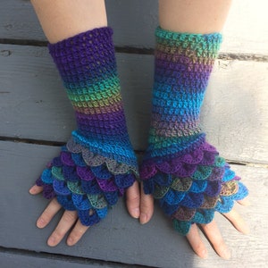 Handmade Crochet Crocodile Stitch/Dragon Scale Fingerless Gloves, Gothic, Queen, Medieval, Wrist Warmers, Hand Warmers, Spring, Fall, Winter