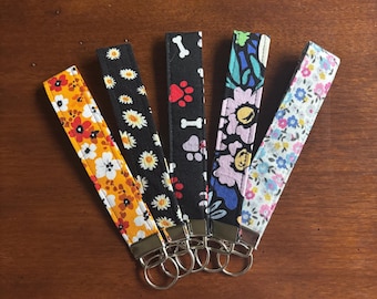 手作りの布製リストレットキーホルダー（長さ6インチ）